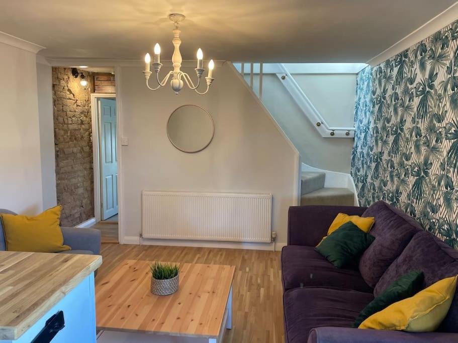 גרייבסנד Stylish & Spacious 2 Storey, 3 Bed Apartment מראה חיצוני תמונה