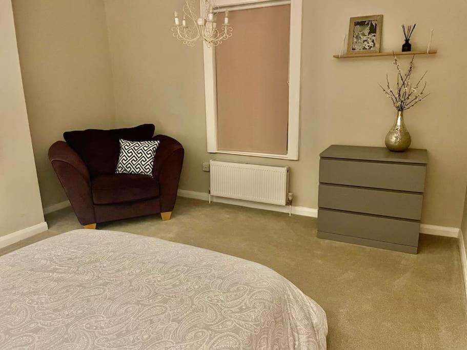 גרייבסנד Stylish & Spacious 2 Storey, 3 Bed Apartment מראה חיצוני תמונה