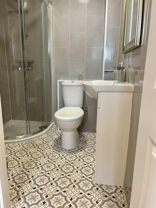 גרייבסנד Stylish & Spacious 2 Storey, 3 Bed Apartment מראה חיצוני תמונה