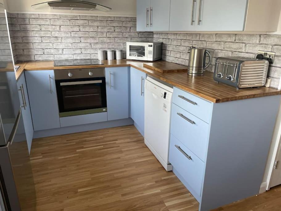 גרייבסנד Stylish & Spacious 2 Storey, 3 Bed Apartment מראה חיצוני תמונה