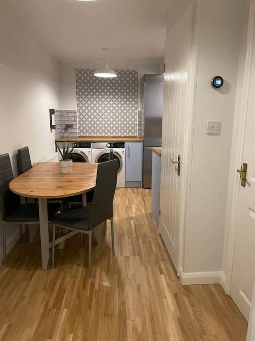 גרייבסנד Stylish & Spacious 2 Storey, 3 Bed Apartment מראה חיצוני תמונה